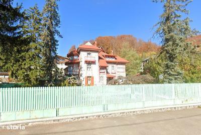 Casă cu 10 camere cu Teren 1200 Mp în Central - 11