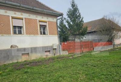 Casă cu 3 camere cu Teren 2766 Mp în Reghin