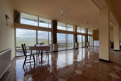 Casă cu 4 camere în Central - 2