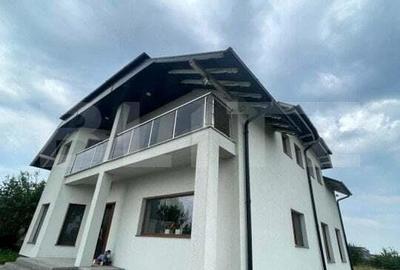 Casă cu 5 camere cu Teren 6000 Mp în Fălticeni - 4