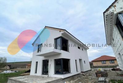 Casă individuală cu 5 camere cu Canalizare în Chinteni - 1