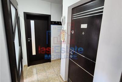 Apartament cu 3 camere semidecomandat în Podu Roș