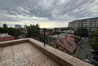 Apartament cu 3 camere, mobilat în 1 Mai