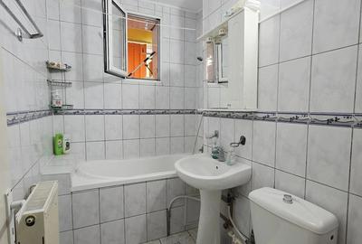 Apartament cu 3 camere semidecomandat în Țiglina 3