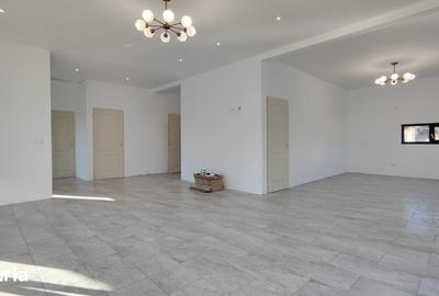 Casă cu 3 camere cu Teren 445 Mp în Zimandu Nou