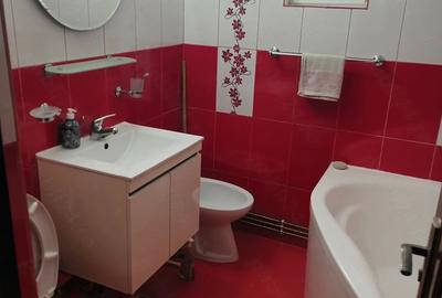 Apartament cu 2 camere decomandat în Ostroveni