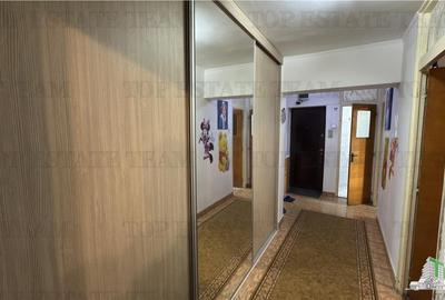 Apartament 3 camere 2 bai bloc 1984 zona metrou 1 Decembrie 1918 - 2