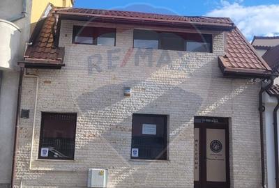 Casă cu 4 camere cu Teren 50 Mp în Blumăna