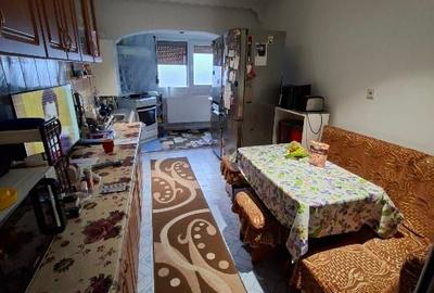 Industriei , Ap.3 cam , et.4 , 76 mp , decomandat , confort 1 - 2