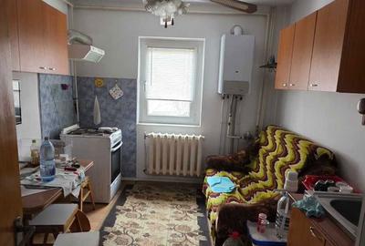 Apartament cu 3 camere decomandat, mobilat în Central
