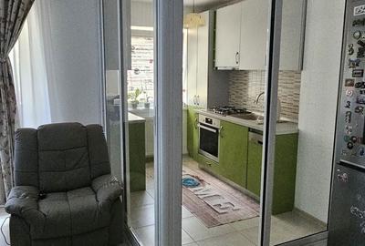 Apartament cu 2 camere semidecomandat în Tractorul - 5