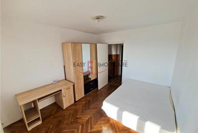 Apartament cu 3 camere decomandat în Cornișa