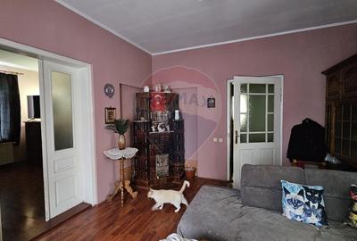 Casă cu 6 camere cu Teren 200 Mp în Central - 10