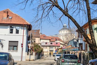 Casă individuală cu 5 camere cu Canalizare în P-ța Unirii - 4