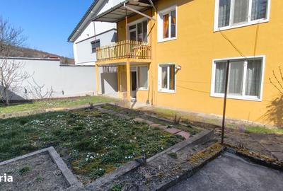 Casă cu 4 camere cu Teren 300 Mp în Central