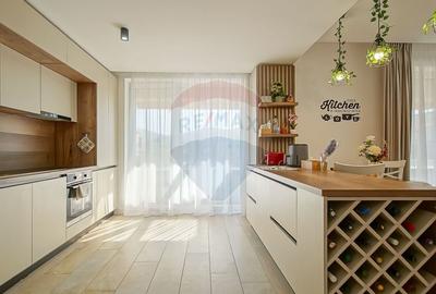 Apartament cu 4 camere decomandat, mobilat în Tractorul - 2