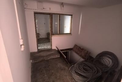 Casă situată Ultracentral având destinația de spatiu comercial cu 3 accese - 4