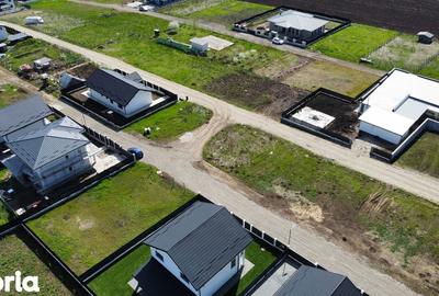 Teren de 453 mp, în Miroslava