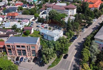 Casă individuală cu 7 camere cu Canalizare în Central - 4