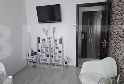 Apartament cu 3 camere semidecomandat în Spitalul Județean