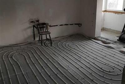 Apartament cu 3 camere decomandat în Dâmbovița