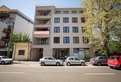 Birou, 700 mp în Romană