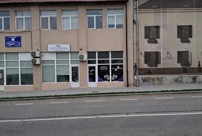 Spațiu comercial, de 43 mp, în Central - 3
