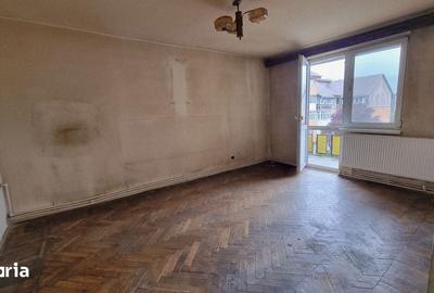 Apartament cu 3 camere decomandat în Petros - 9