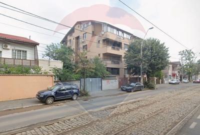 Apartament cu 3 camere semidecomandat, mobilat în Jiului - 1