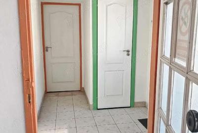 Spațiu comercial, de 80 mp, în 7 Noiembrie - 4