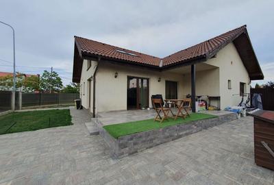 Casă cu 3 camere cu Teren 434 Mp în Central - 2