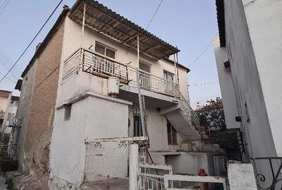 Casă cu Teren 30 Mp în Central - 1