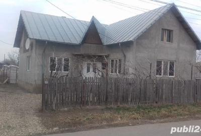 Casă cu 3 camere cu Teren 900 Mp în Glodeanu Sărat - 1