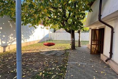 Casă cu 4 camere în Vânători