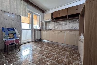 Apartament cu 4 camere decomandat în Micro 5 - 12