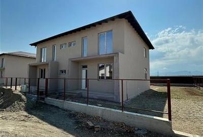Duplex cu 4 camere în Sânpetru