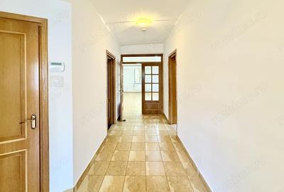 Casa practica, cu curte ?i parcare, in zona centrala - Parcul Carol - 7