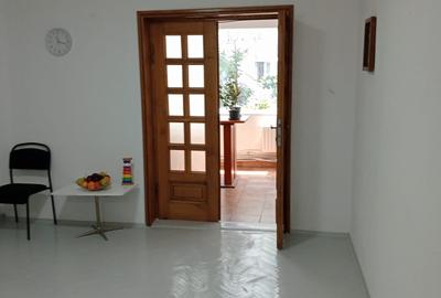 Spatiu birou, Dristor, benzinăria Rompetrol,  etajul 2, 3 camere, 1 grup sanitar - 10