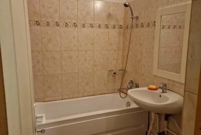 Apartament cu 3 camere decomandat în Tătărași