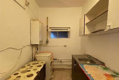 Casă cu 3 camere cu Canalizare în Central