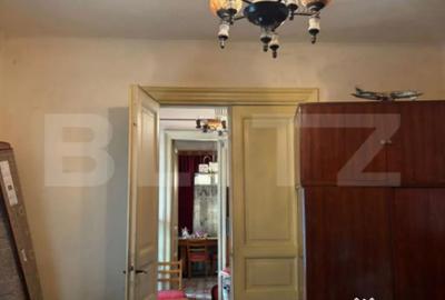 Casă cu 5 camere cu Teren 382 Mp în Republicii