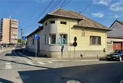 Vand casa cu 3 camere si 2 bai in zona centrala zona Casa de Pensii