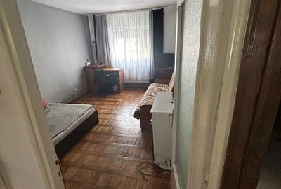 Apartament cu 2 camere decomandat în Tractorul - 4