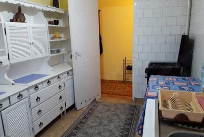 Inchiriez ap.2 camere zona centrala