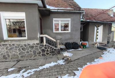 Casa familiala spatioasa din caramida de vanzare in Secuieni, cu acte curate! - 2