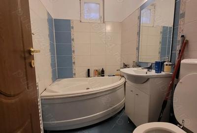 Apartament cu 3 camere decomandat în Tudor