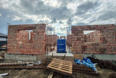 Casă cu 3 camere în Șerbănești - 2