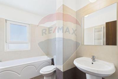 Apartament cu 4 camere decomandat în Băneasa