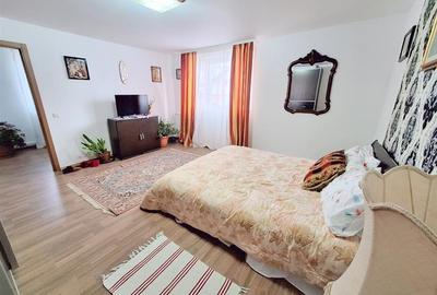 Casă individuală cu 8 camere cu Teren 421 Mp în 9 Mai - 12