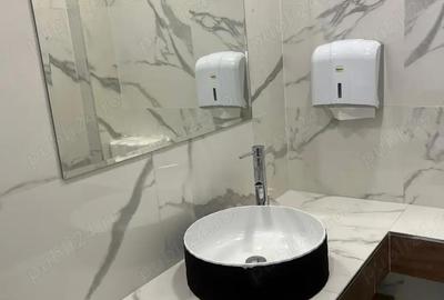 Spațiu comercial, de 60 mp, în Central - 4